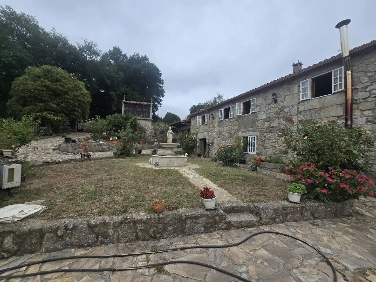 Außenansicht von Haus oder Chalet zum Verkauf in O Saviñao  mit Heizung, Privatgarten und Terrasse