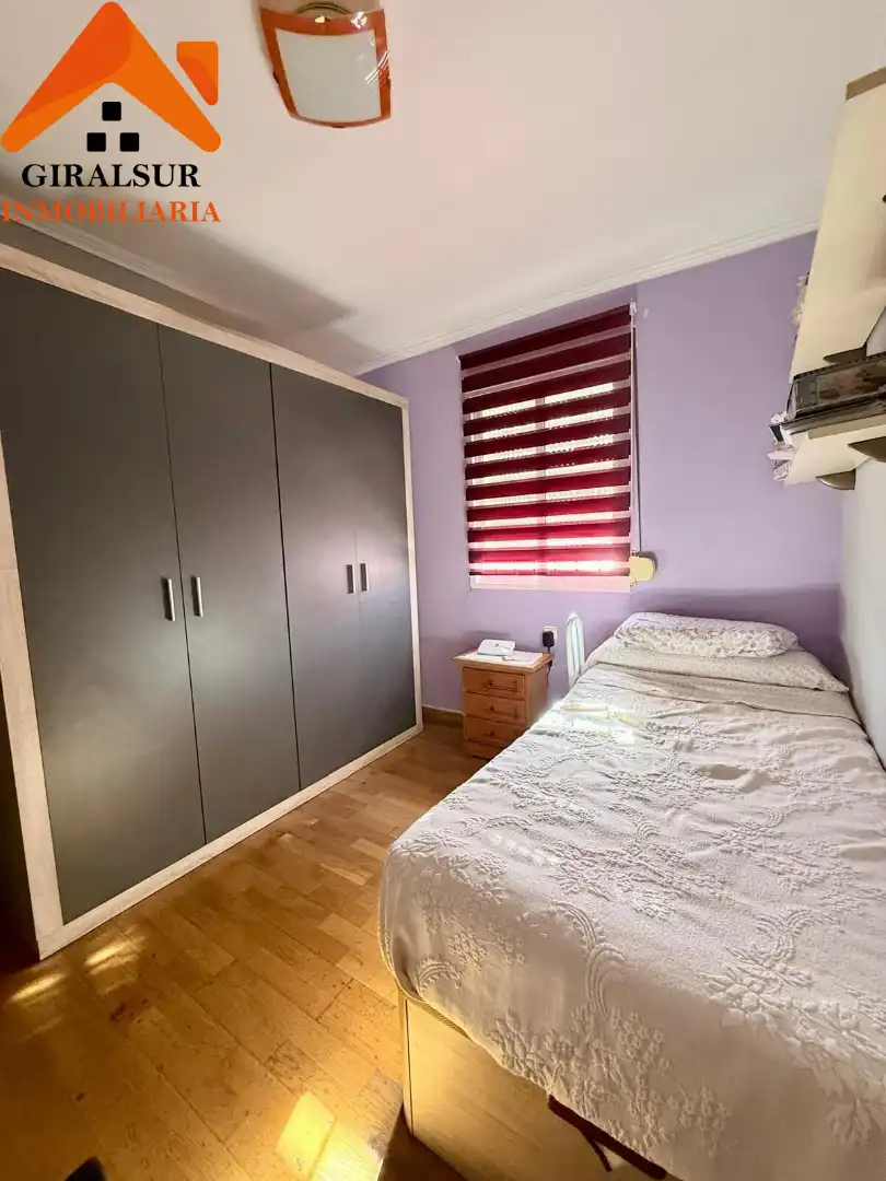Bedroom of Flat for sale in Sevilla  with Air Conditioner and Terrace
