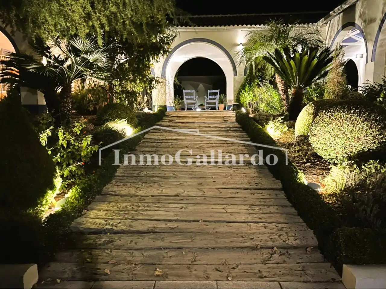 Garden of Buildings for sale in Lucena
