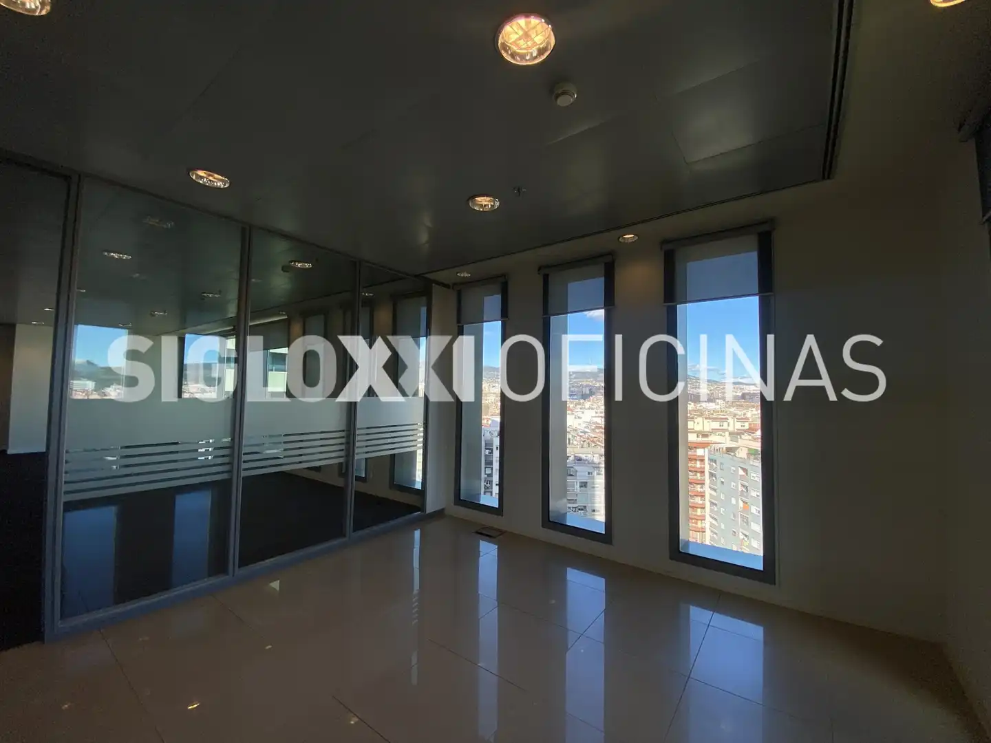 Büro zur Miete in L'Hospitalet de Llobregat mit Klimaanlage und Heizung