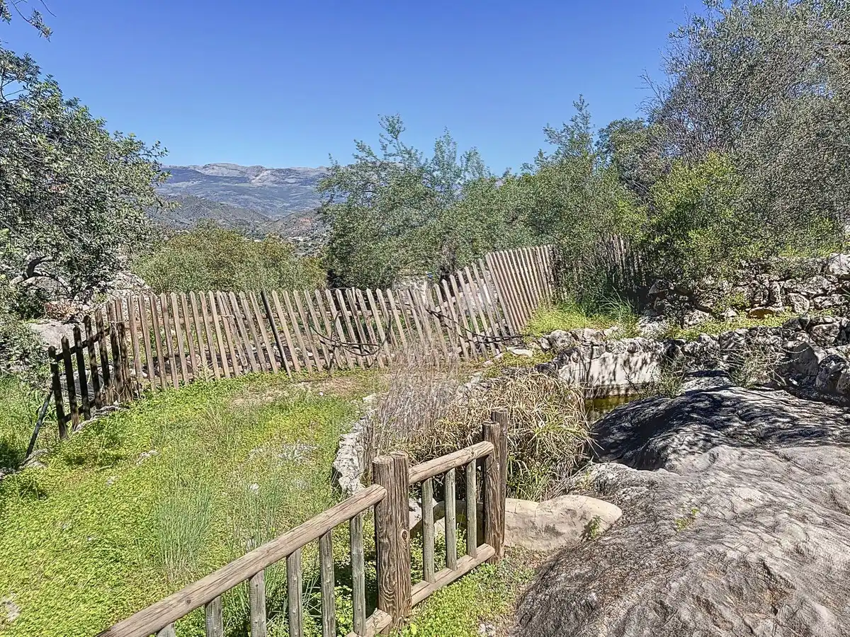 Finca rústica en venta en Comares con Aire acondicionado, Jardín privado y Terraza