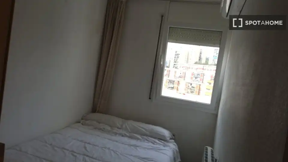 Bedroom of Flat for share in Barcelona  with Air Conditioner, Terrace and Furnished