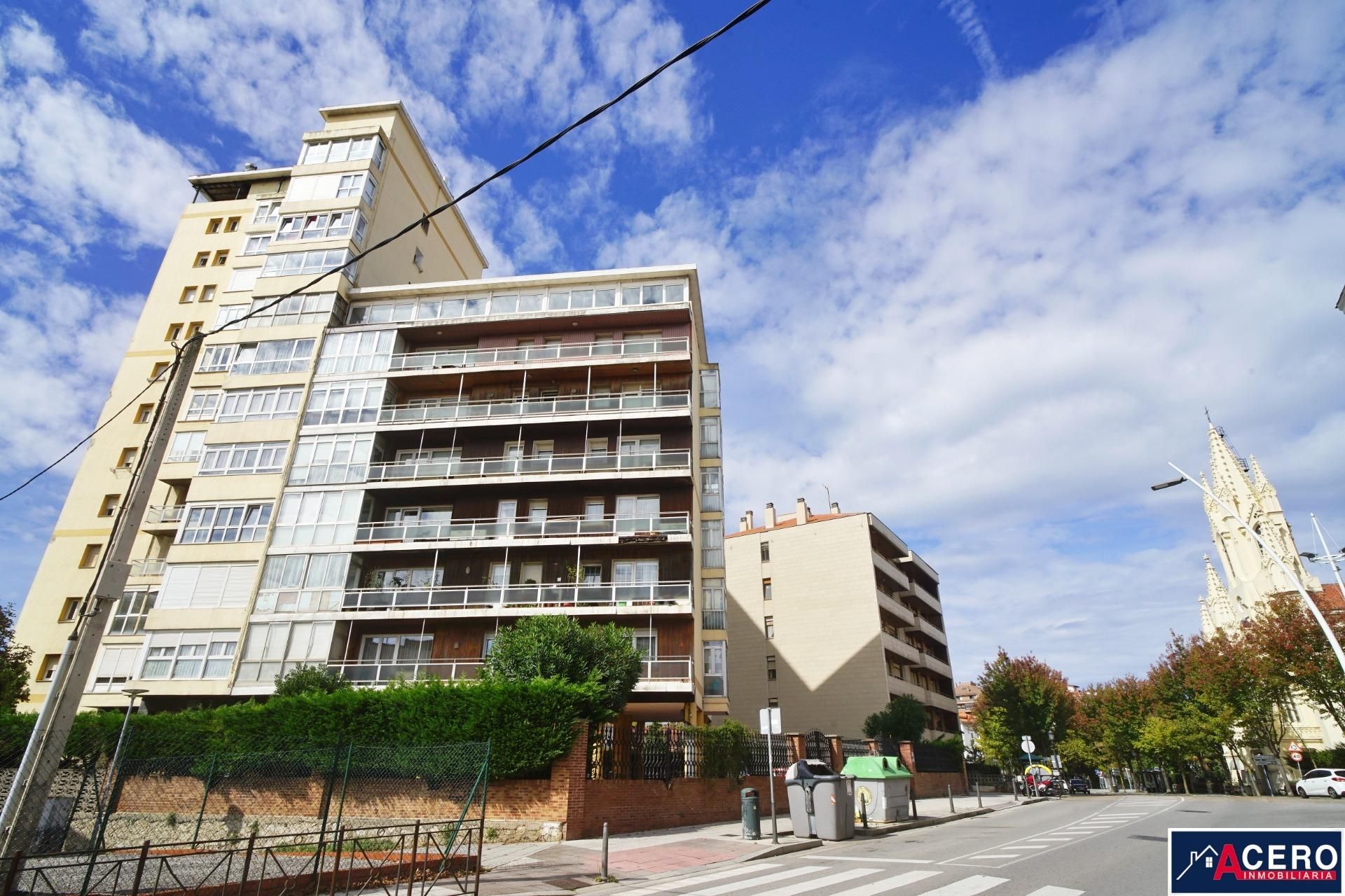 Vista exterior de Pis en venda en Santander amb Calefacció, Parquet i Terrassa