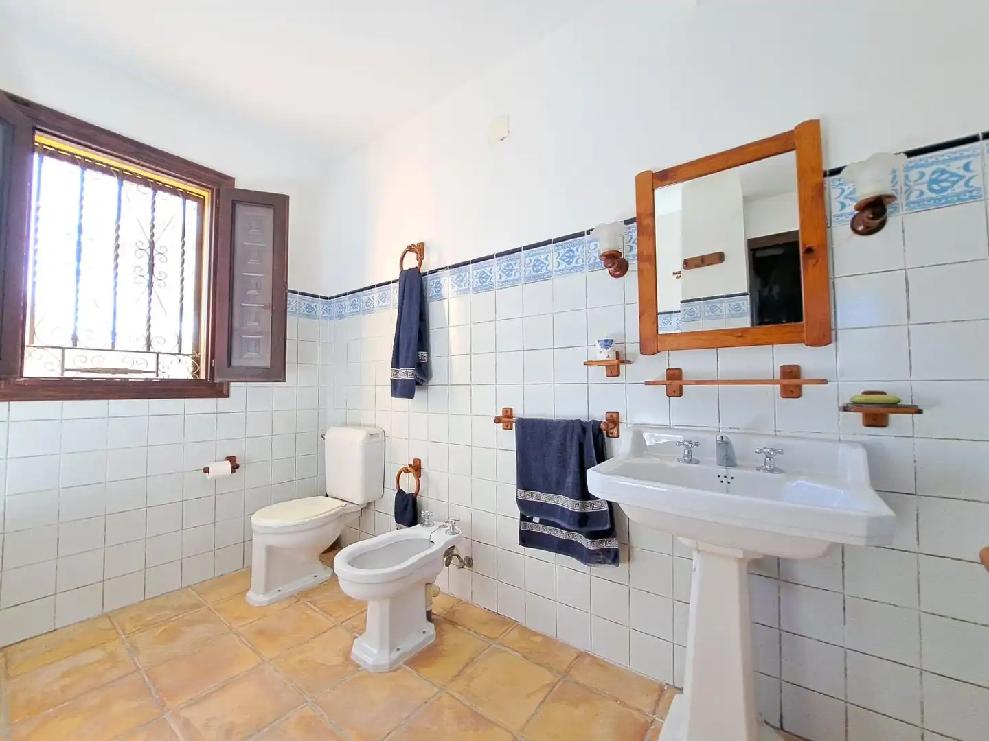Bathroom of Country homes for sale in Cortes de Pallás  with Heating and Swimming Pool