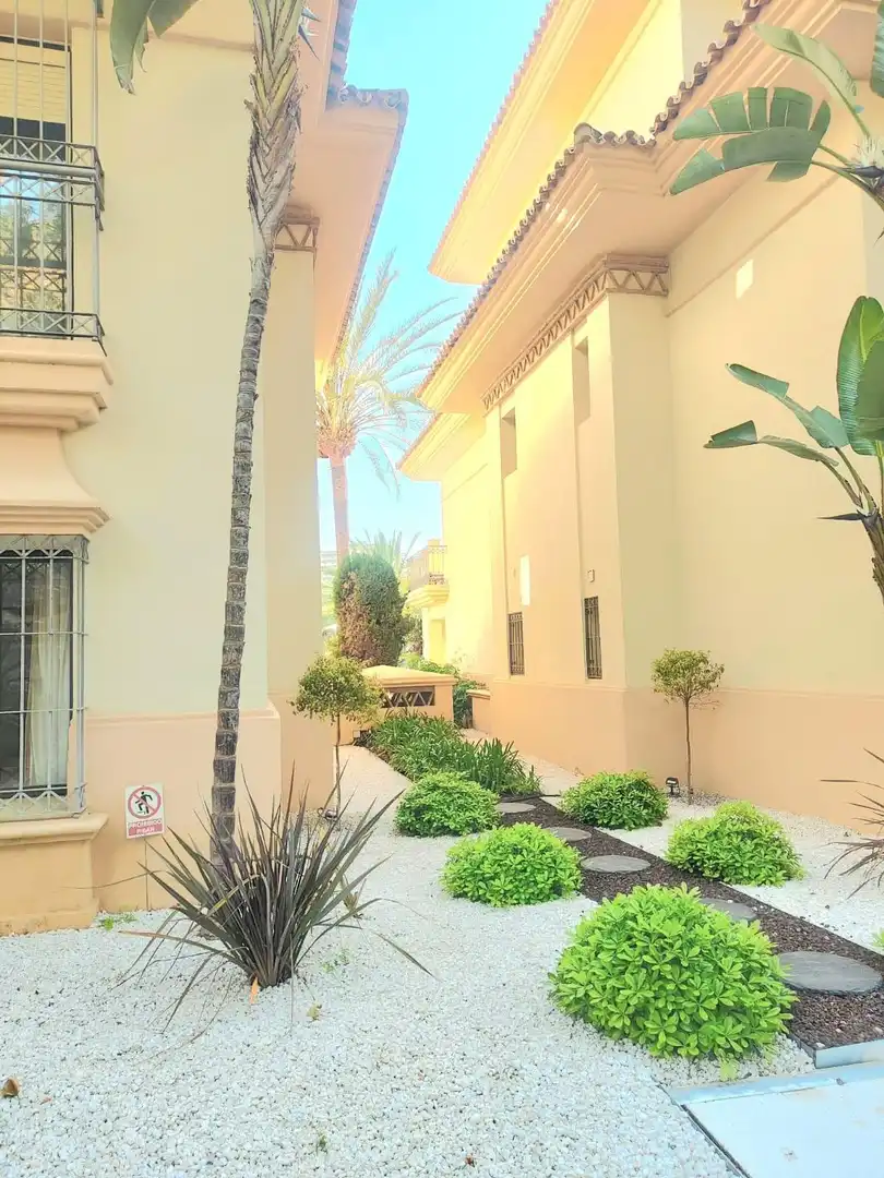 Vista exterior de Apartamento en venta en Marbella con Calefacción, Jardín privado y Terraza