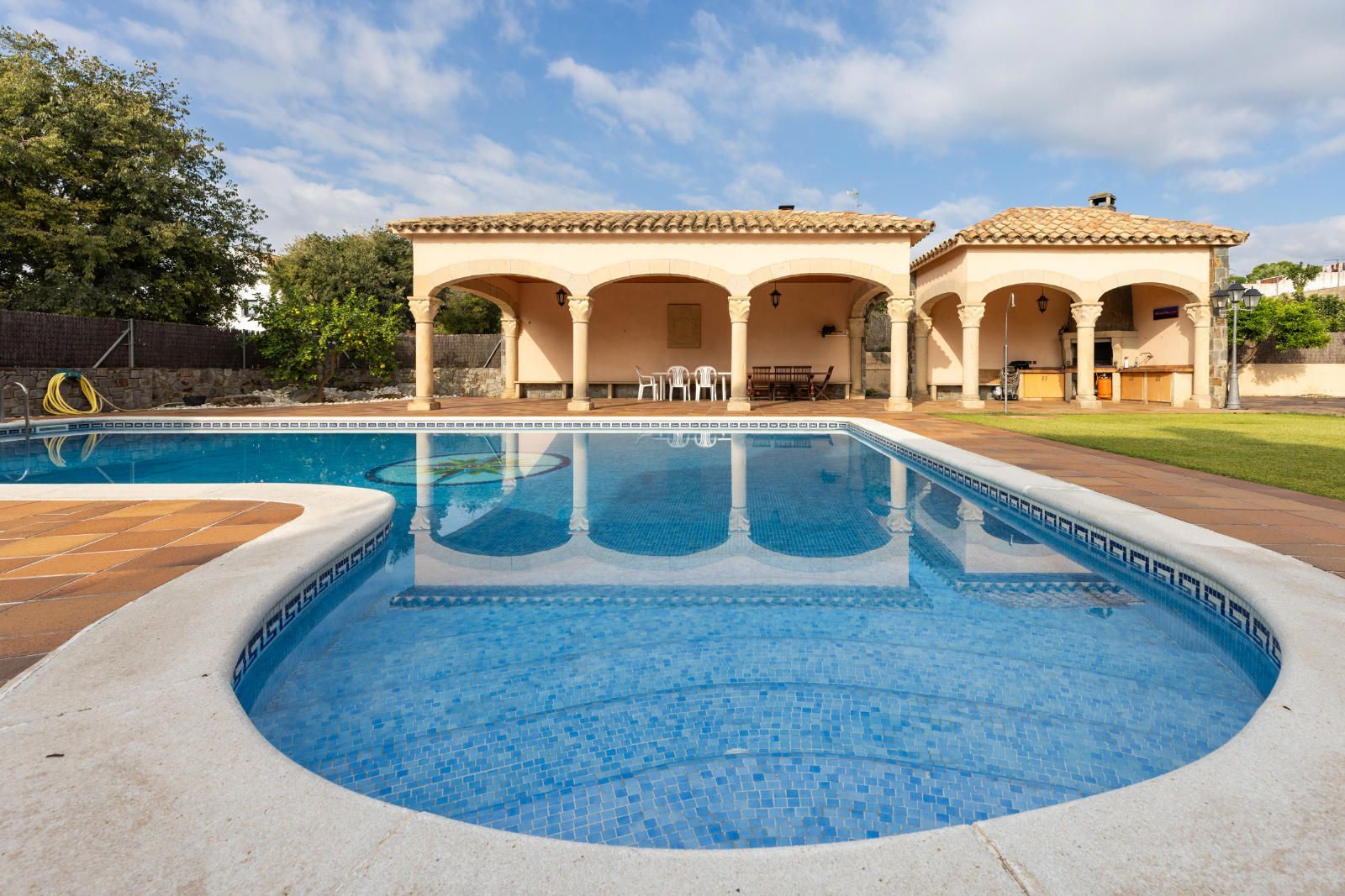 Swimming pool of House or chalet for sale in Mataró  with Terrace and Swimming Pool