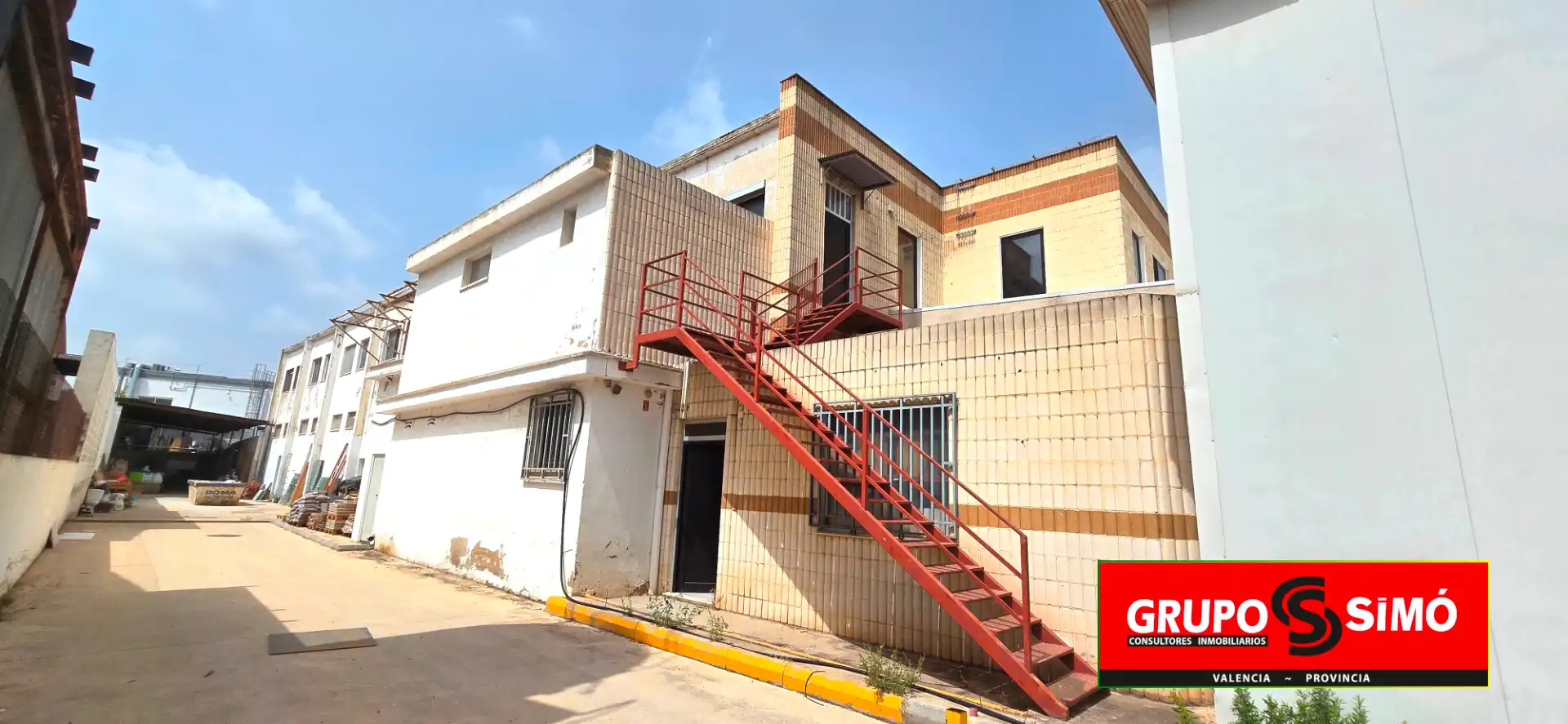 Vista exterior de Nave industrial en venta en Picassent