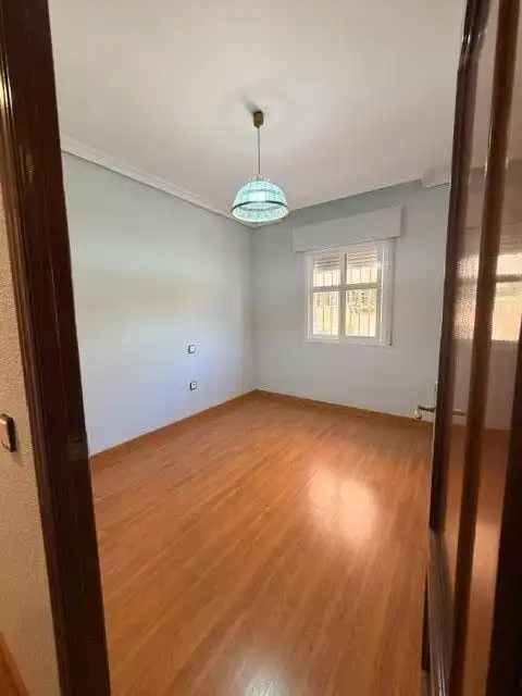 Schlafzimmer von Wohnung zum Verkauf in Badajoz