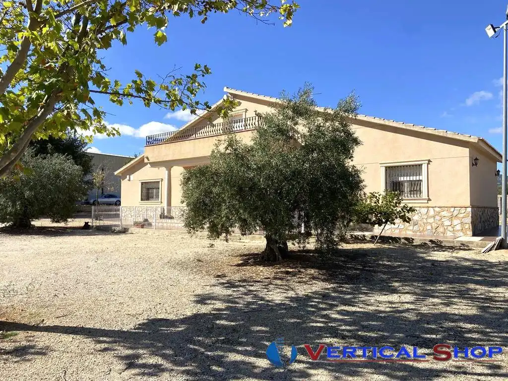 Vista exterior de Casa o chalet en venta en Caudete con Aire acondicionado y Calefacción