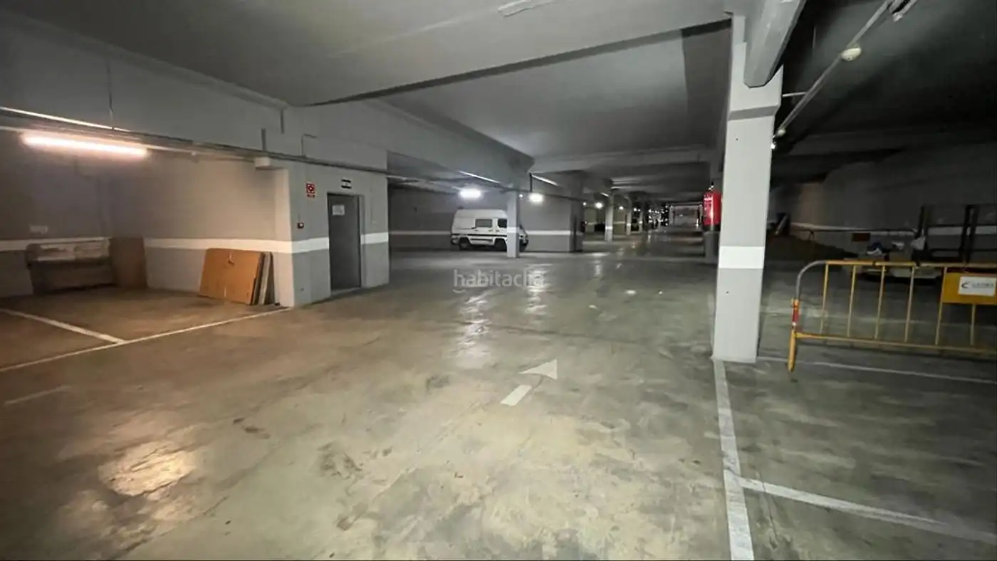 Einzelparkplatz zur Miete in Carrer d'Holanda 58, imagen 2