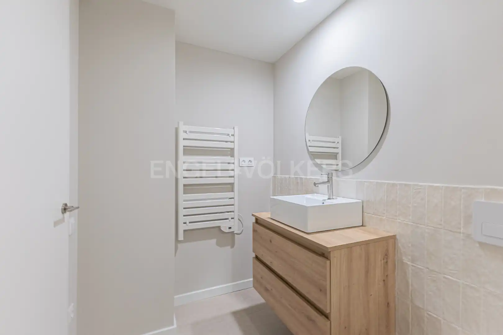 Badezimmer von Wohnung zum Verkauf in Barcelona mit Klimaanlage, Heizung und Parkett
