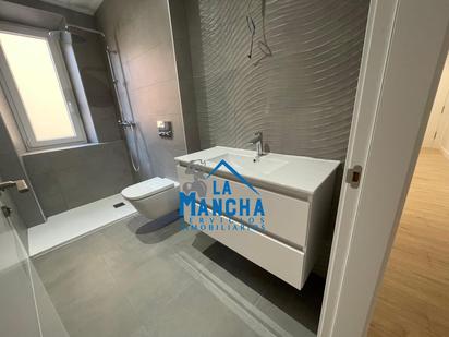 Bathroom of Flat for sale in  Albacete Capital  with Air Conditioner and Heating