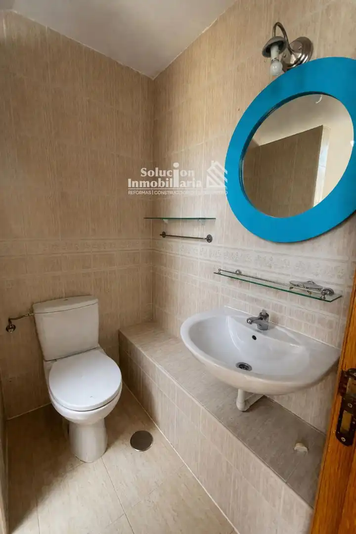 Baño de Dúplex de alquiler en Salamanca con Calefacción, Terraza y Piscina