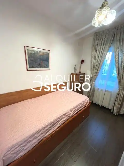 Bedroom of Flat for rent in Madrid  with Heating and Furnished
