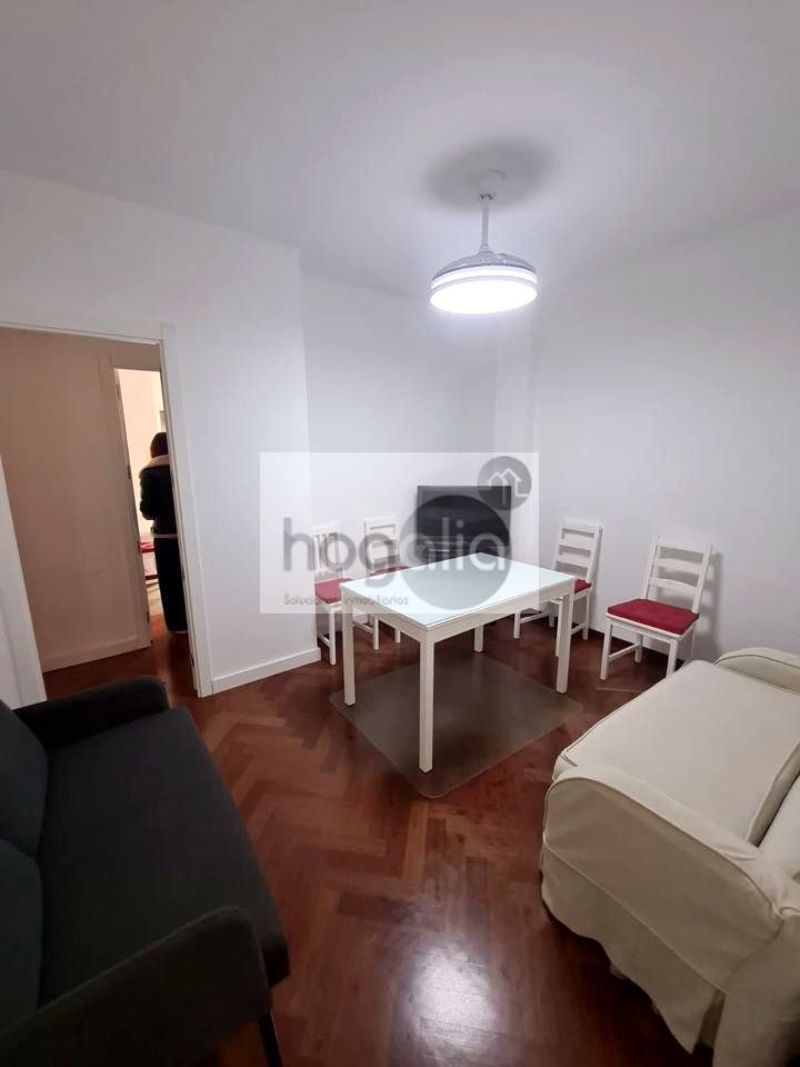 Sala d'estar de Pis de lloguer en  Sevilla Capital amb Aire condicionat, Terrassa i Moblat