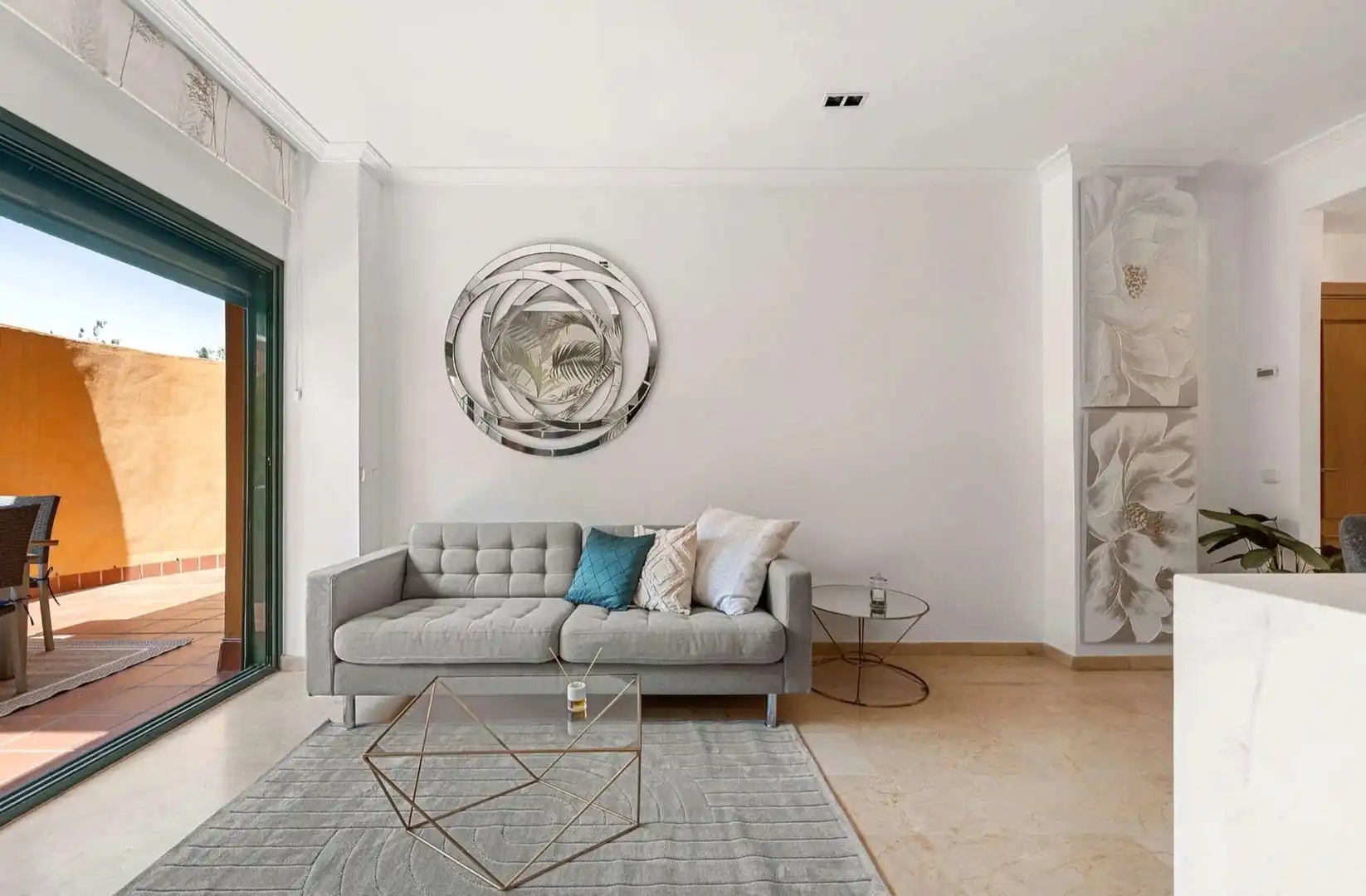 Sala d'estar de Apartament de lloguer en Marbella amb Aire condicionat, Calefacció i Terrassa