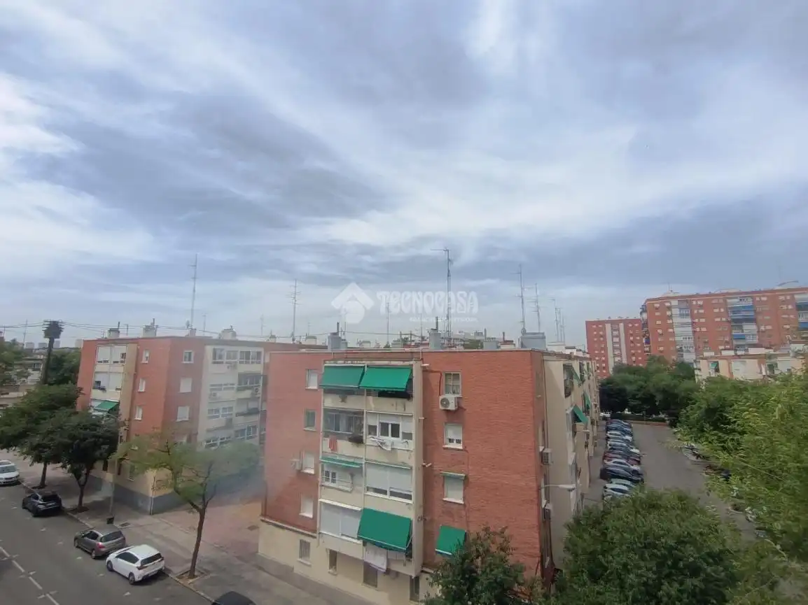 Vista exterior de Piso en venta en Madrid con Terraza