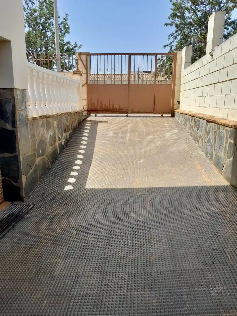 Aparcament de Casa o xalet en venda en Sueca amb Aire condicionat, Terrassa i Piscina comunitària