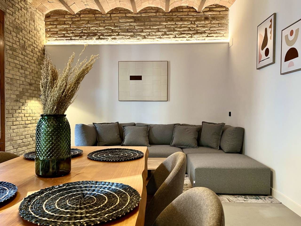 Living room of Flat to rent in  Barcelona Capital  with Air Conditioner, Parquet flooring and Balcony