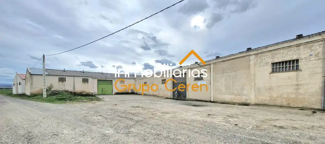 Industrial buildings for rent in Bañares