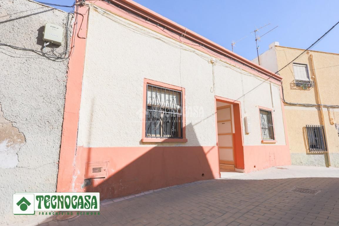 Casa adosada en venda a Adra