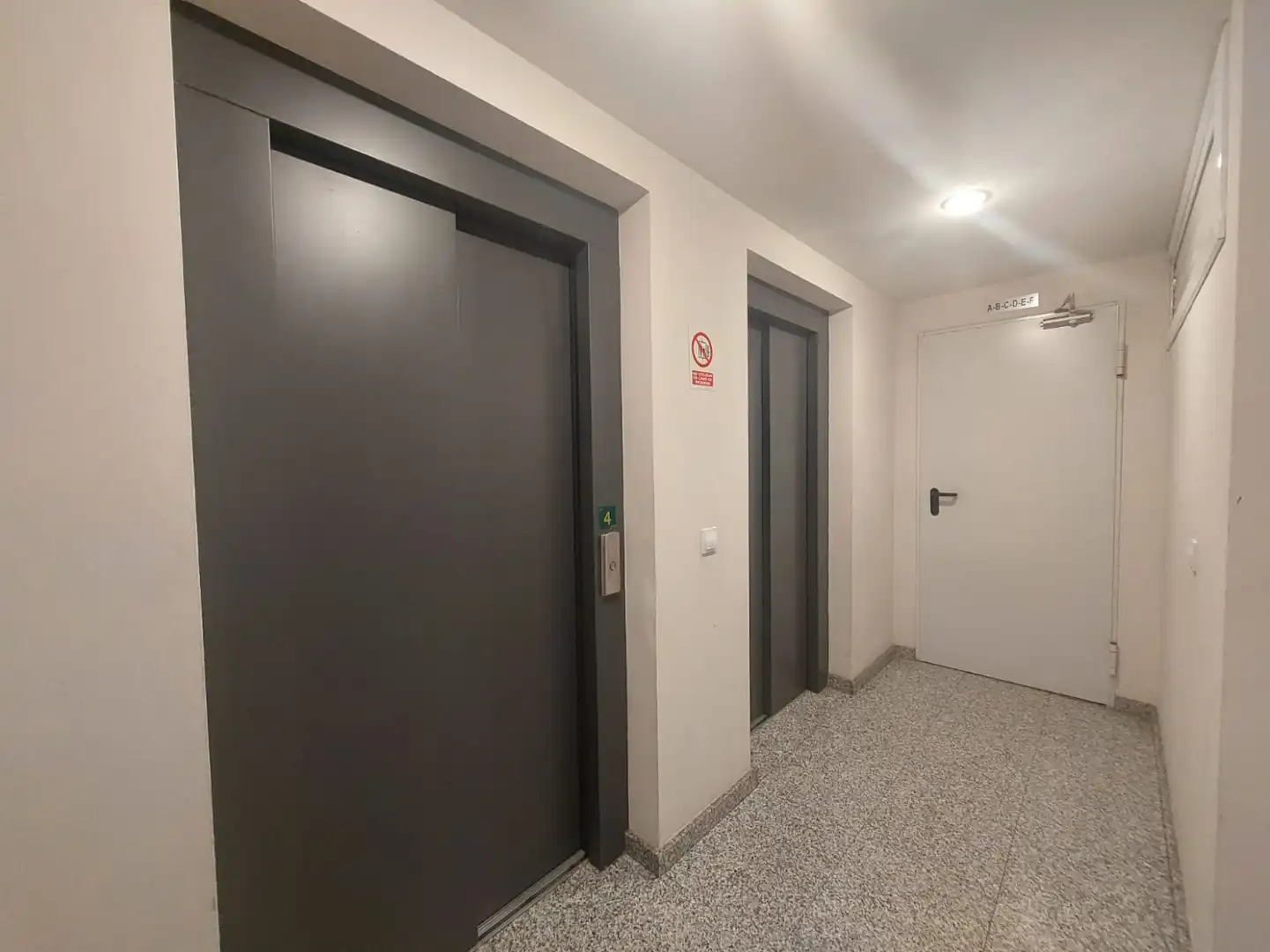 Parking de Piso de alquiler en Gijón  con Calefacción, Jardín privado y Parquet