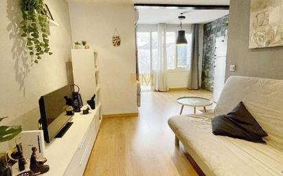 Living room of Flat for sale in Vilanova i la Geltrú  with Air Conditioner, Heating and Parquet flooring