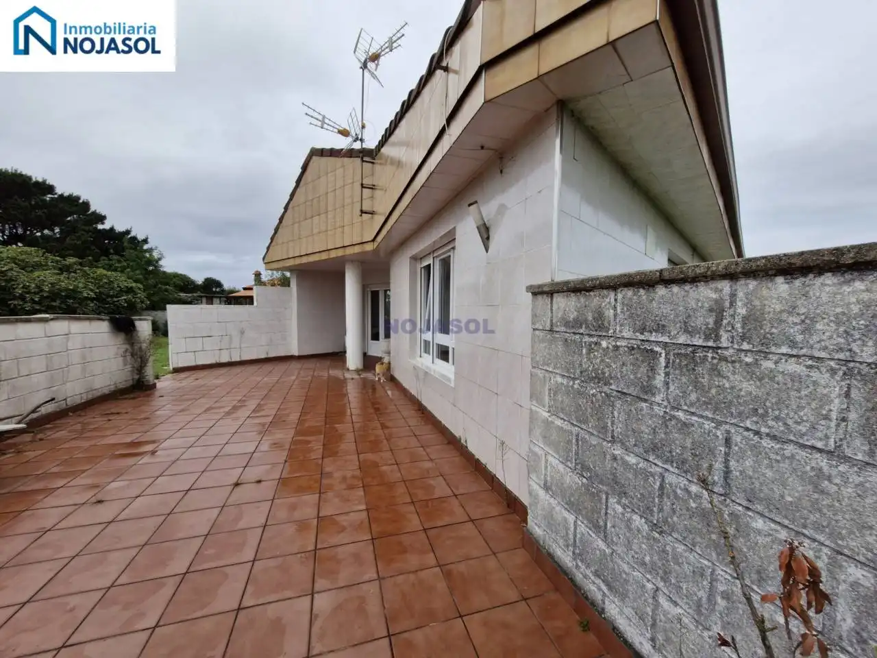 Vista exterior de Casa o xalet en venda en Bareyo amb Calefacció, Jardí privat i Terrassa