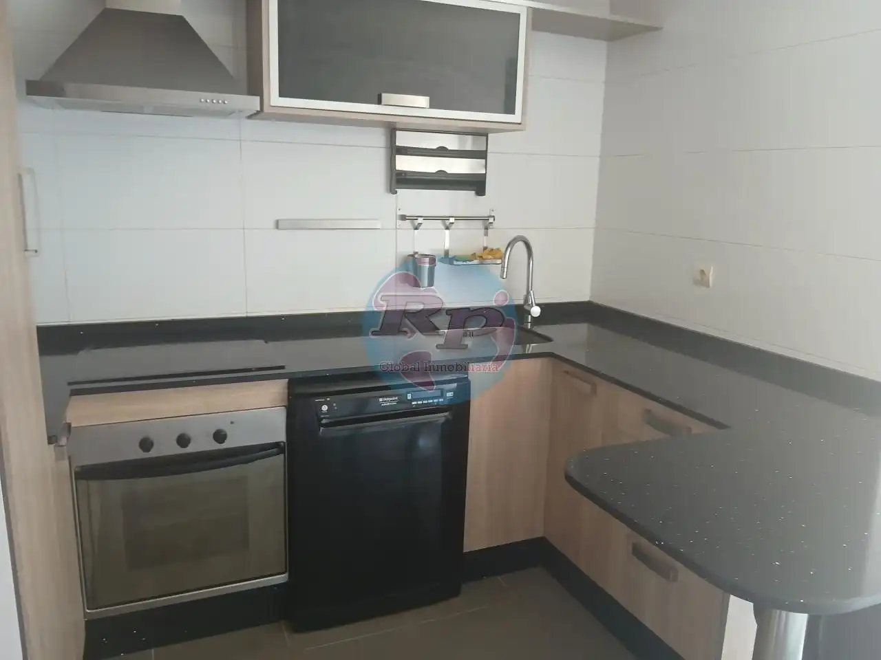 Cuina de Pis en venda en Ponferrada amb Calefacció, Parquet i Terrassa