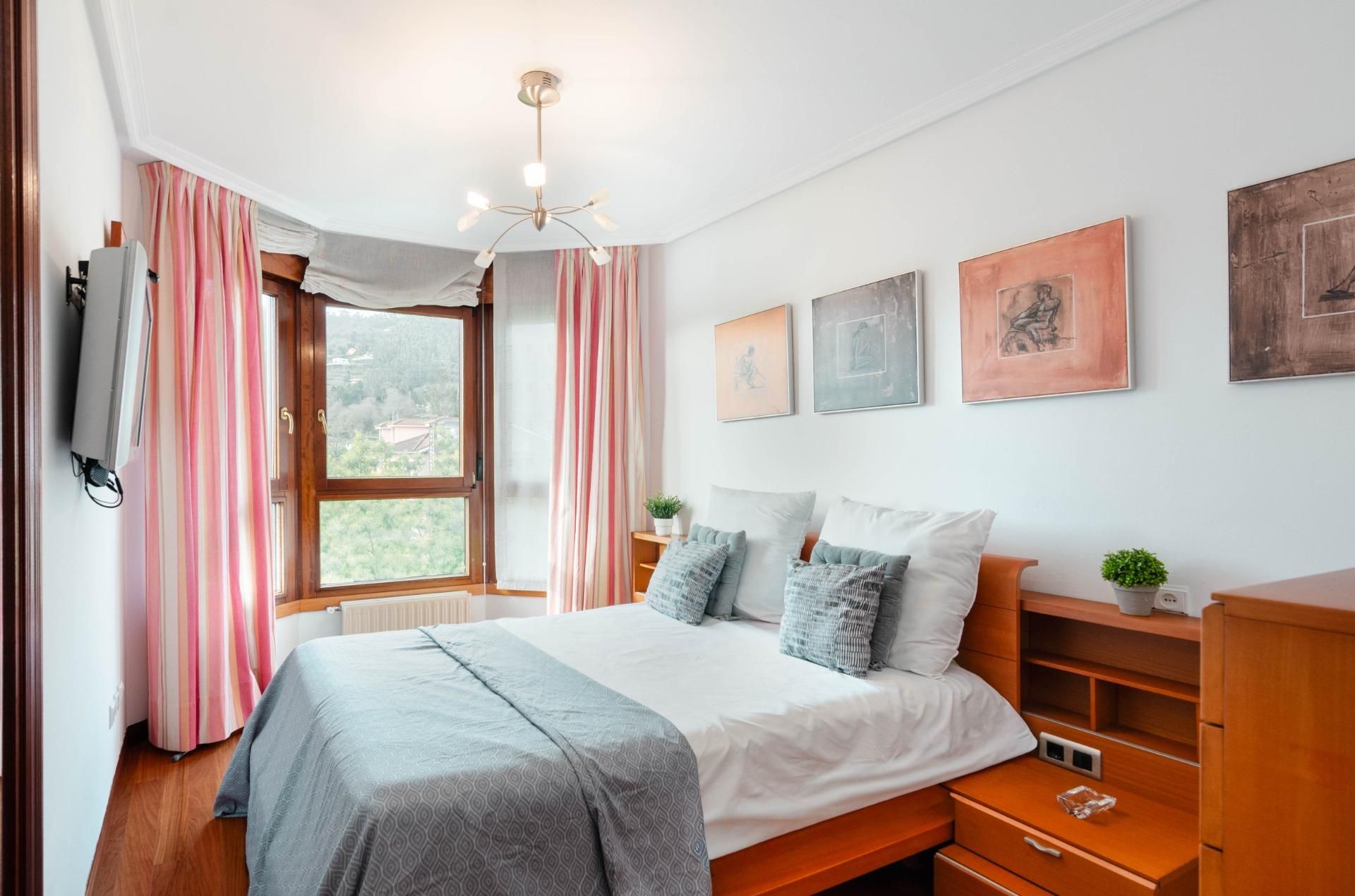 Bedroom of Flat for sale in Oviedo   with Private garden, Storage room and Community pool