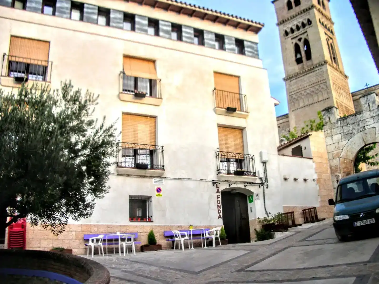 Detached homes for rent in Aniñón  with Air Conditioner, Private garden and Furnished