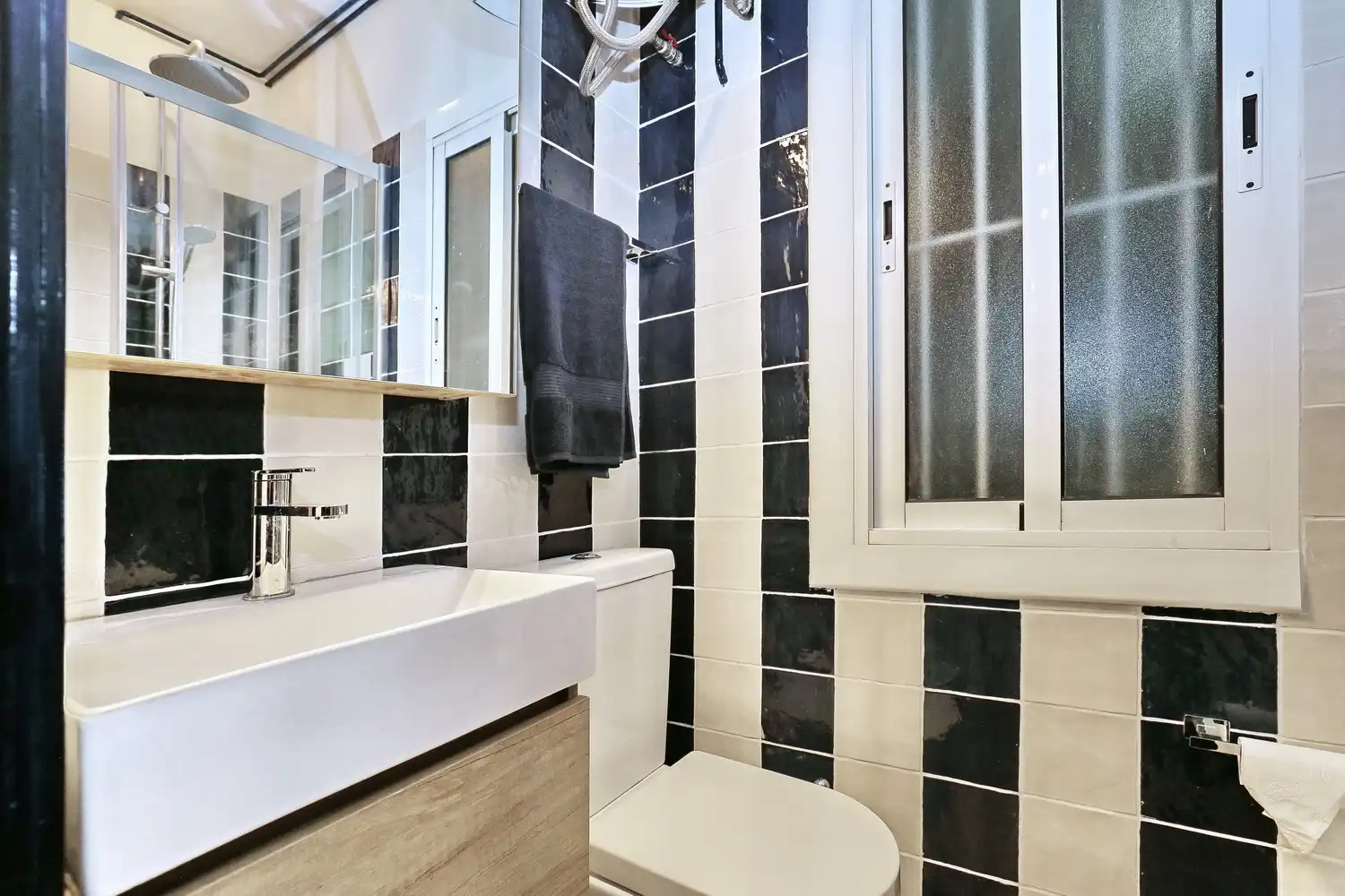 Badezimmer von Wohnung zum Verkauf in Barcelona mit Klimaanlage, Heizung und Möbliert