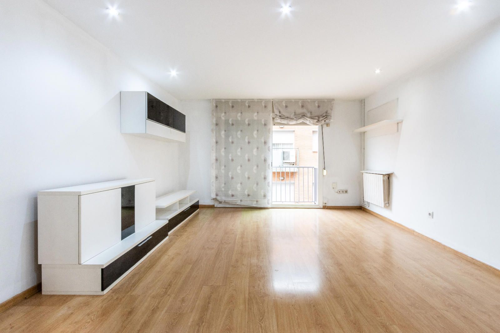 Living room of Flat for sale in Sabadell  with Heating and Parquet flooring