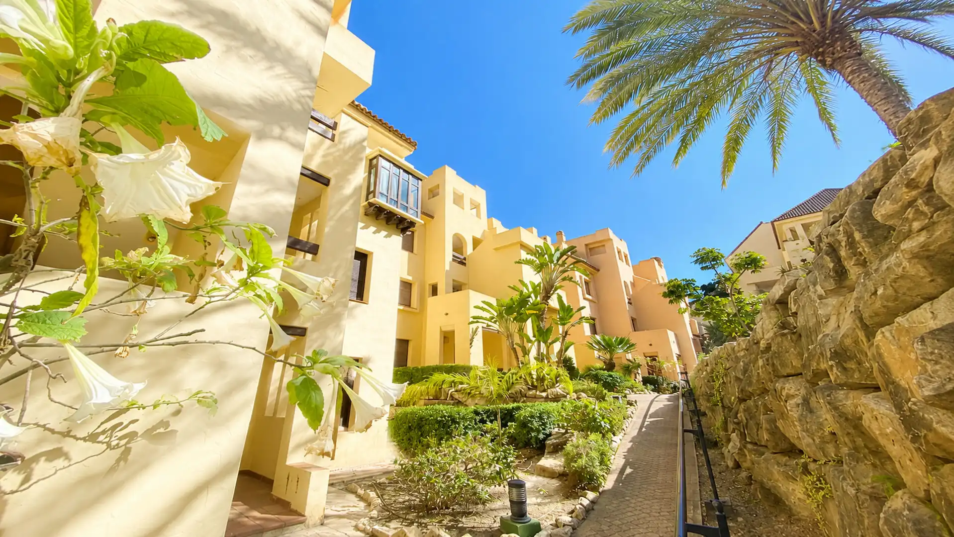 Vista exterior de Planta baja en venta en Manilva con Aire acondicionado, Terraza y Trastero