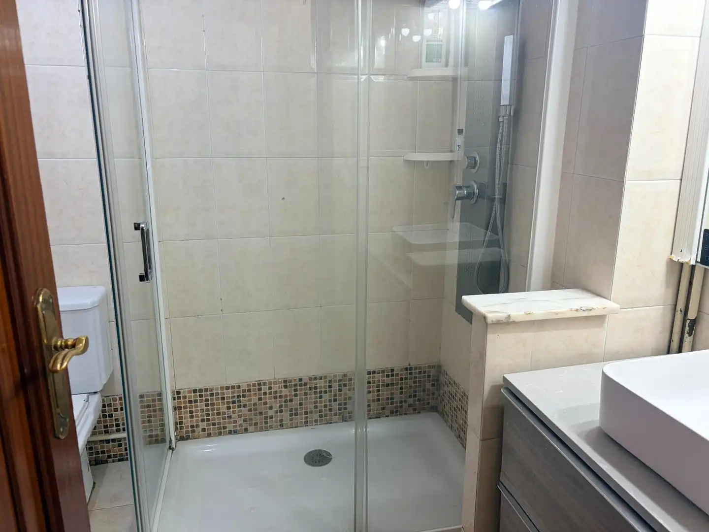 Baño de Piso en venta en Vigo  con Amueblado