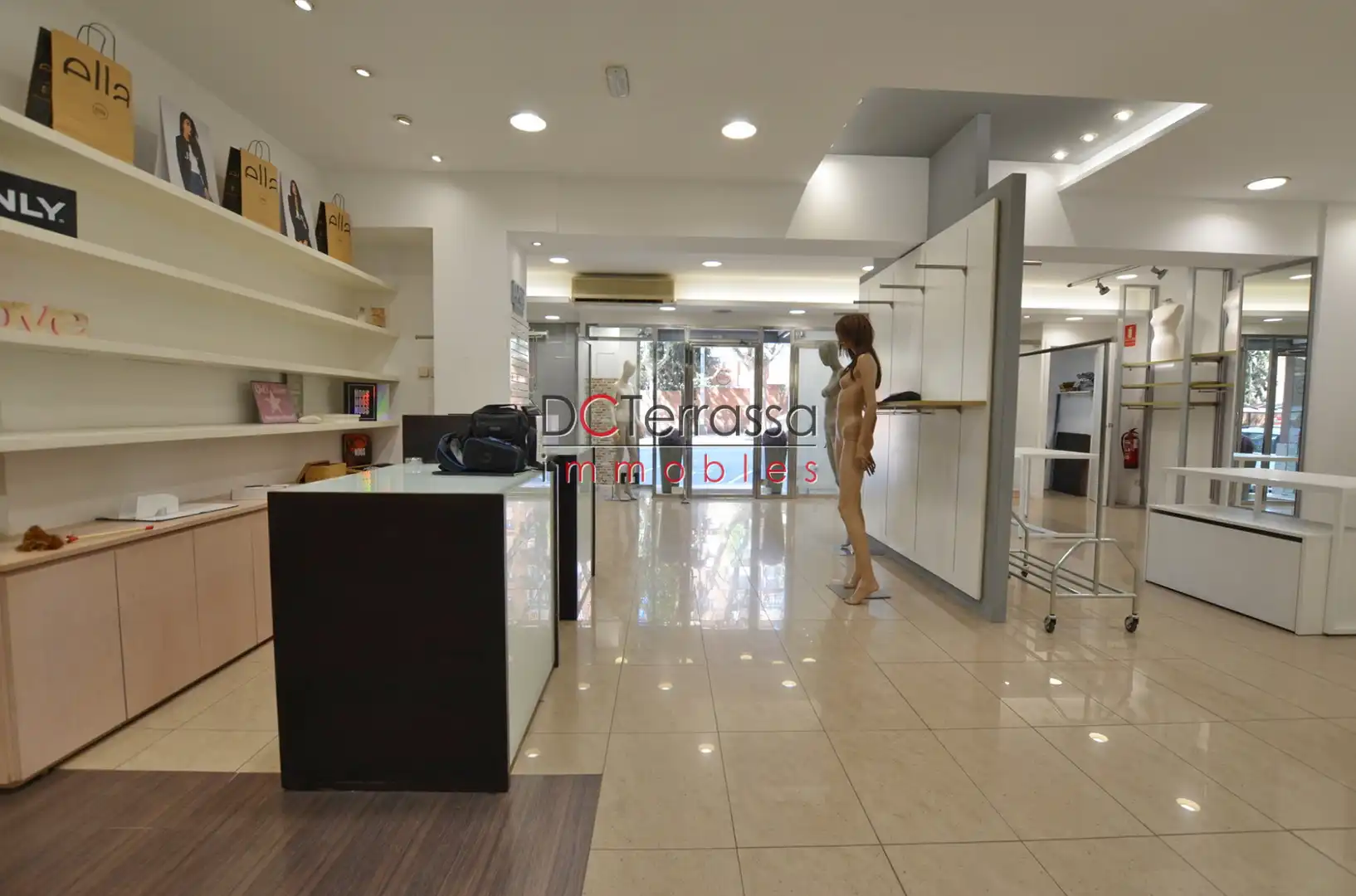 Local en venta en Terrassa con Aire acondicionado, Calefacción y Amueblado