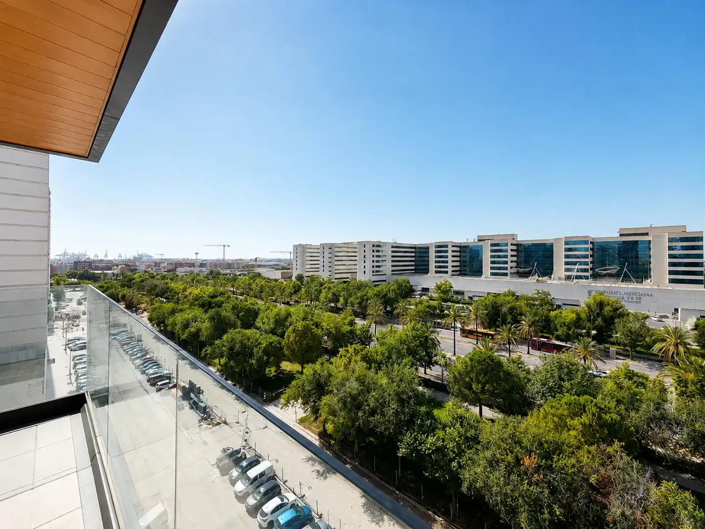 Außenansicht von Wohnung zur Miete in Valencia mit Klimaanlage, Terrasse und Balkon