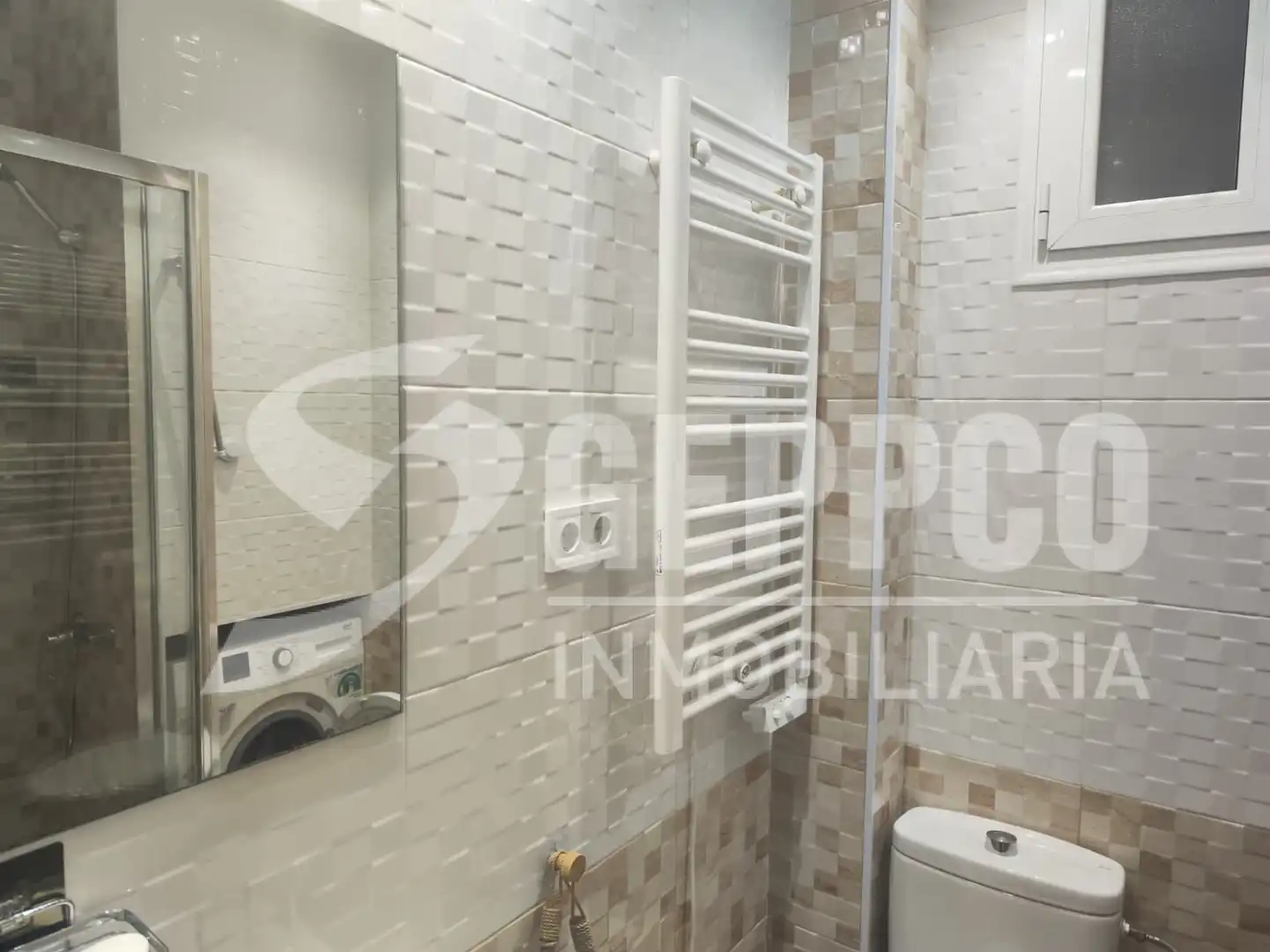 Bathroom of Flat for rent in Madrid  with Furnished