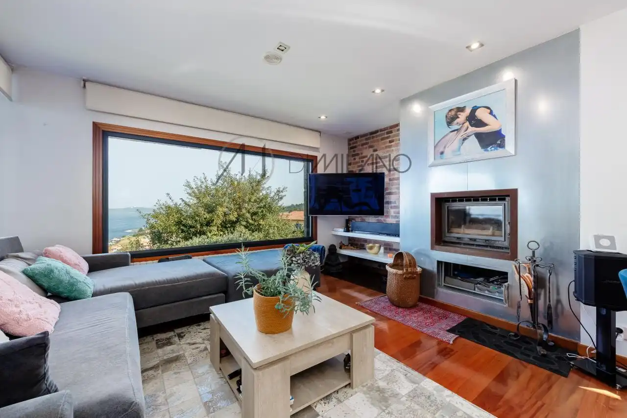 Sala de estar de Casa o chalet en venta en Nigrán con Calefacción, Jardín privado y Parquet