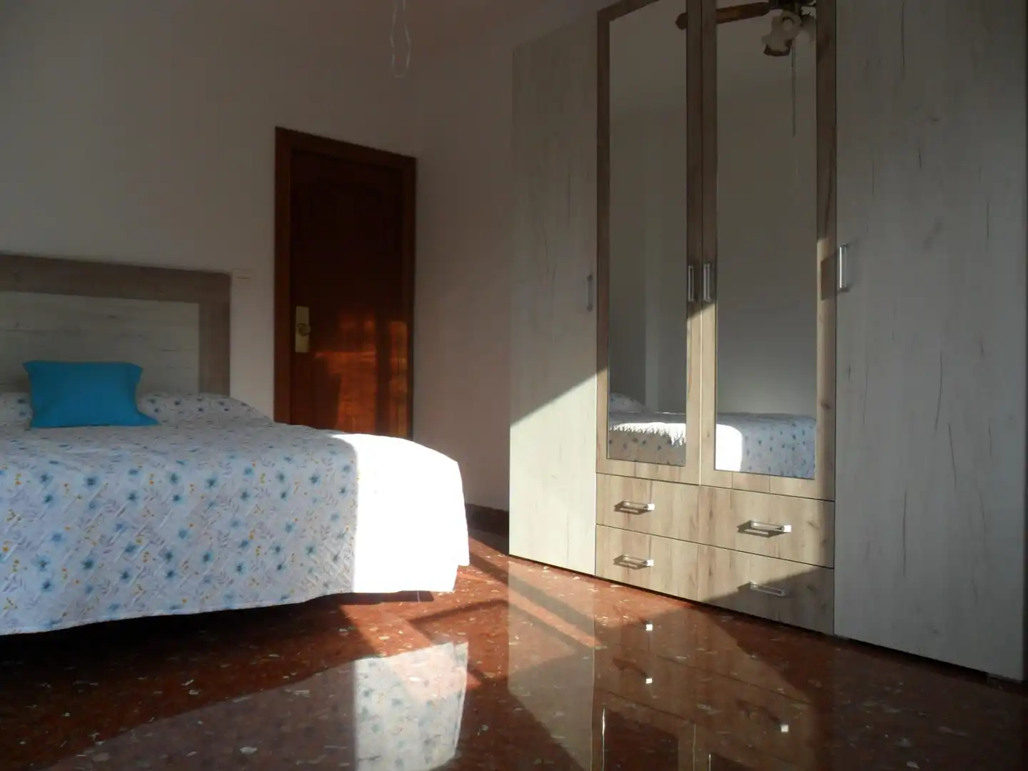 Schlafzimmer von Dachboden zur Miete in Maracena mit Terrasse, Abstellraum und Möbliert