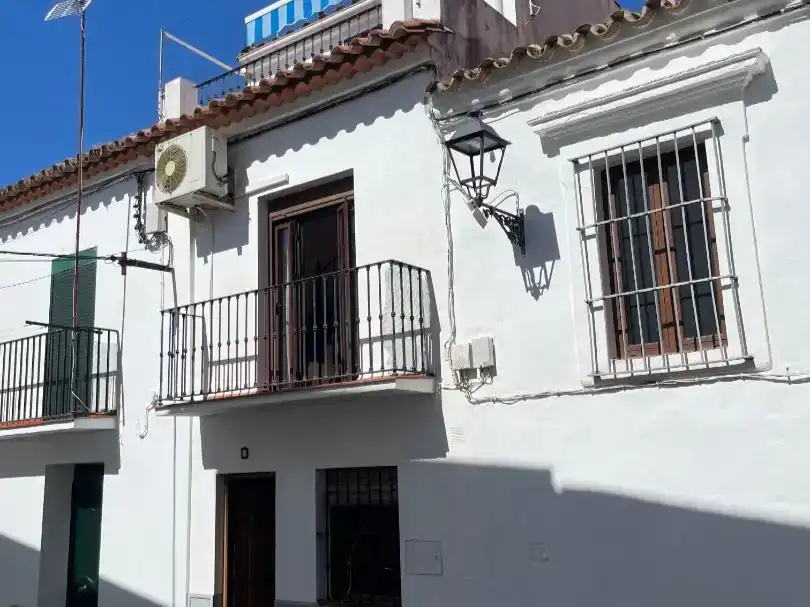 Vista exterior de Casa adosada en venta en Galaroza, Huelva