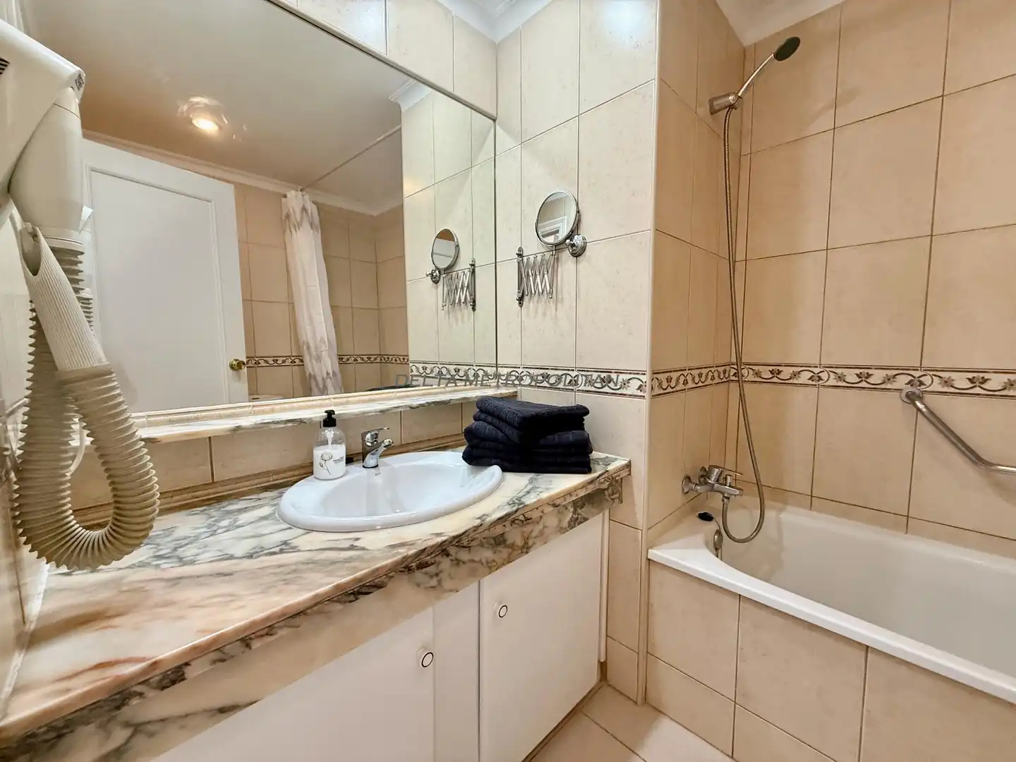 Bany de Apartament de lloguer en San Miguel de Abona amb Aire condicionat, Terrassa i Moblat