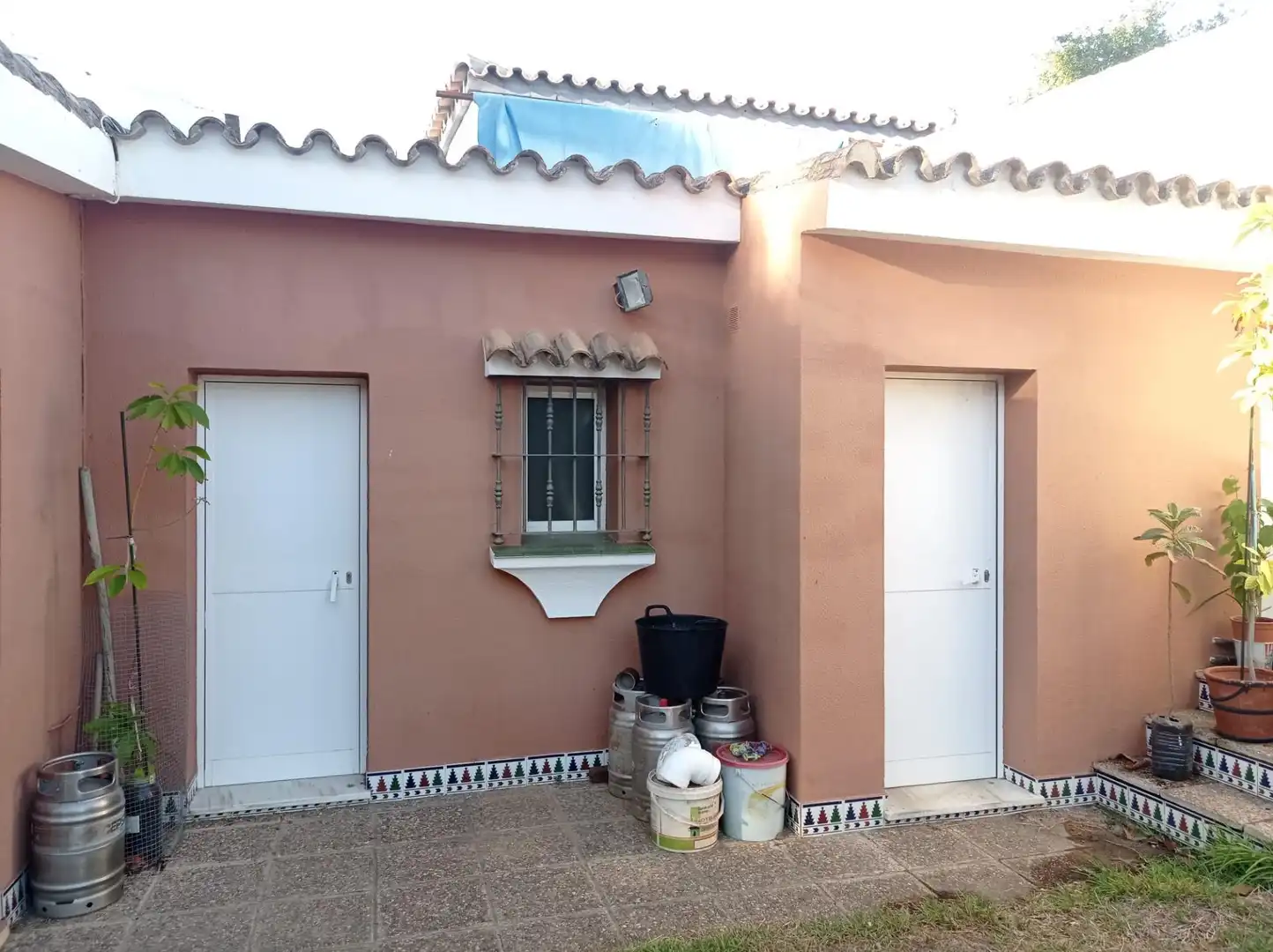 Vista exterior de Casa o chalet en venta en Chiclana de la Frontera con Aire acondicionado, Calefacción y Jardín privado