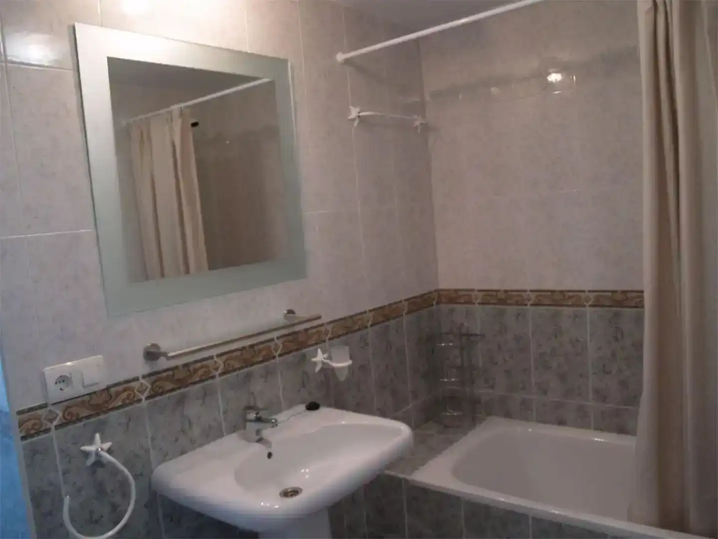 Bany de Apartament de lloguer en Almuñécar amb Balcó