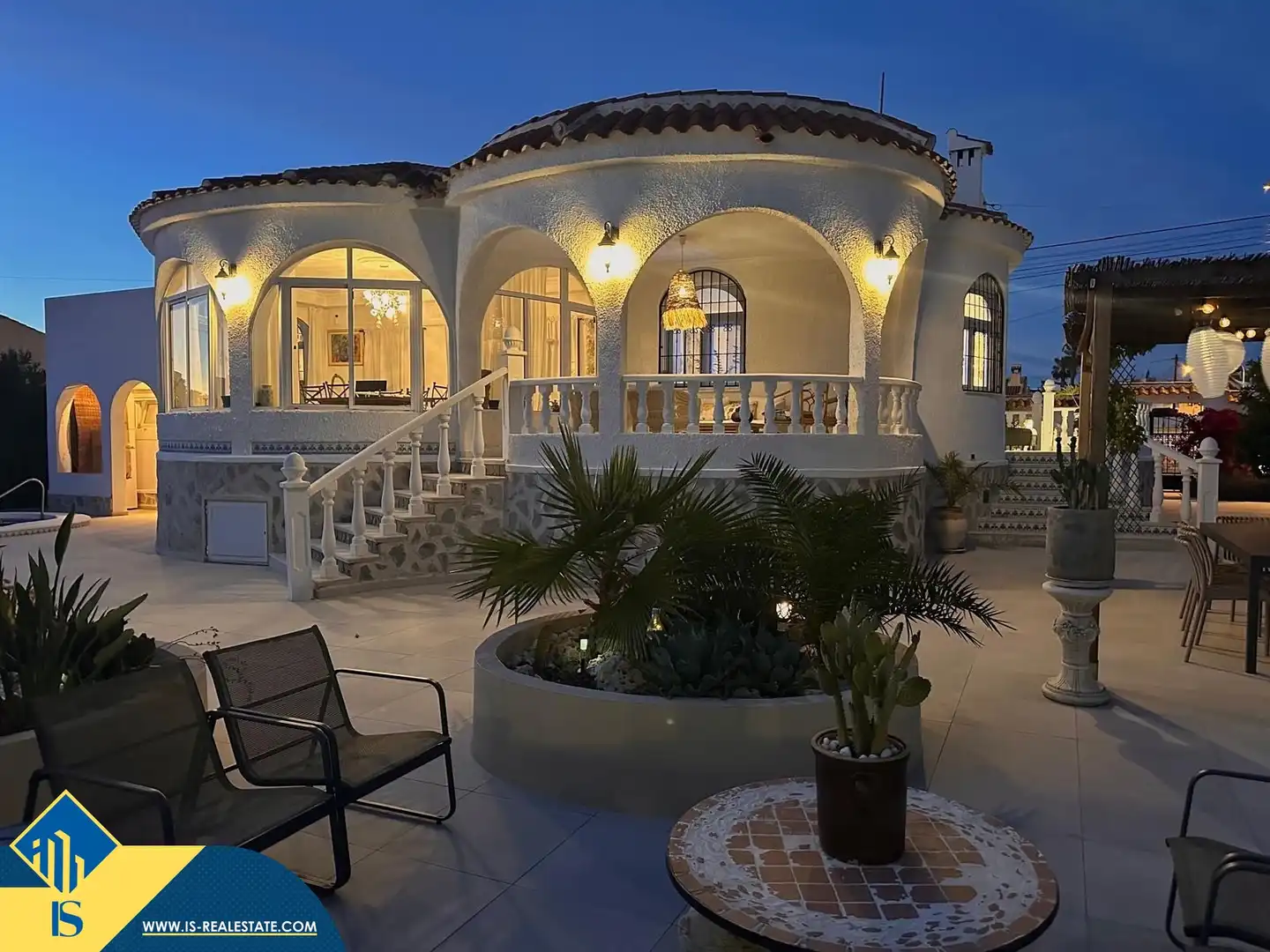 Villa avec terrasse à vendre à Zona Carrefour - Urbanizaciones