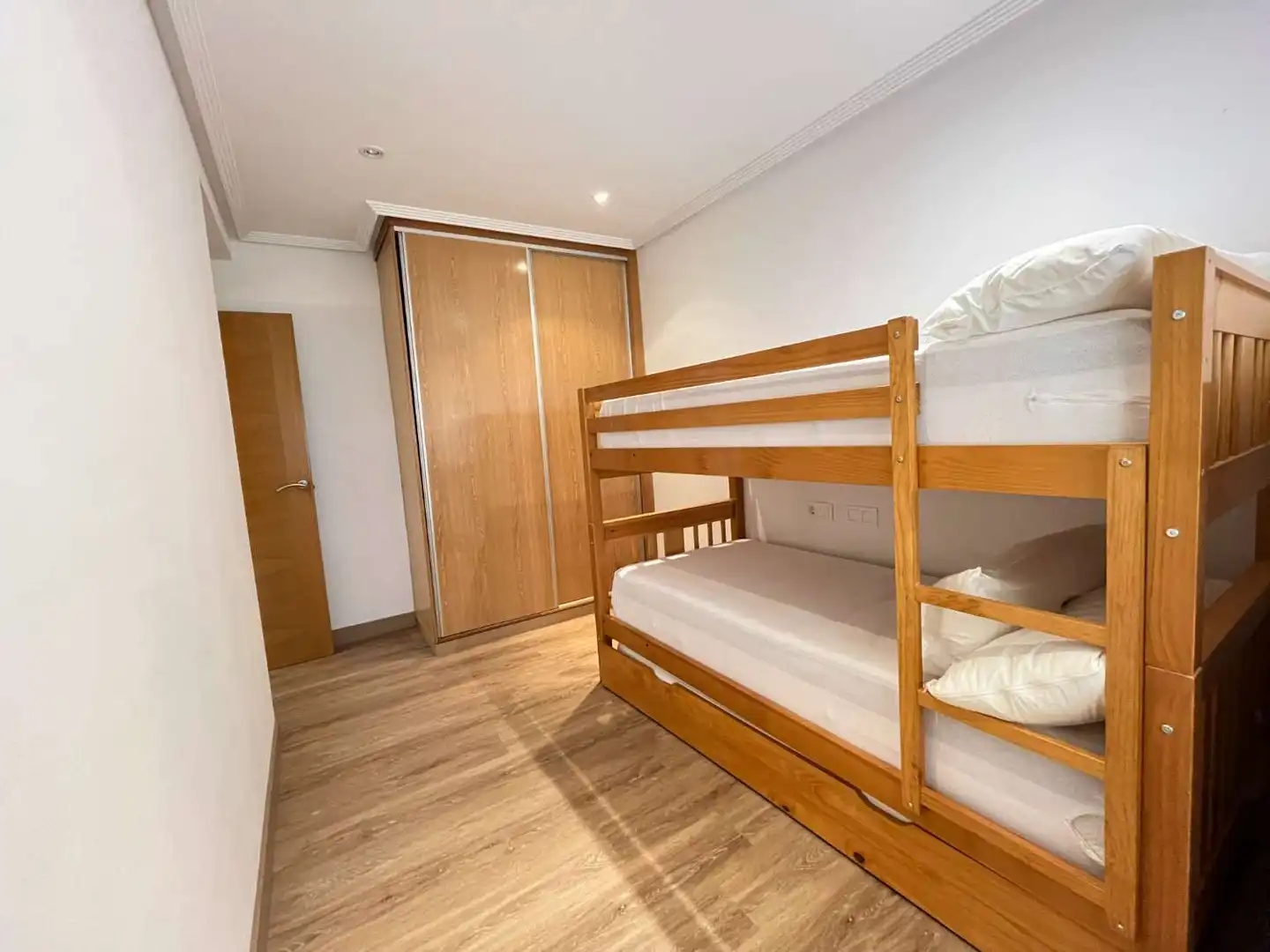 Habitación de Apartamento en venta en San Pedro del Pinatar con Aire acondicionado, Piscina y Amueblado
