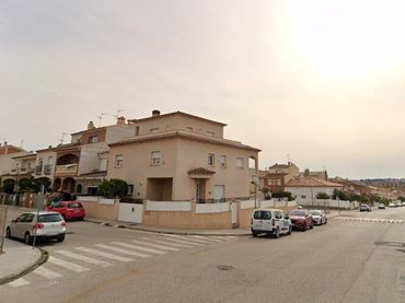 Casa a schiera con giardino in vendita a Calle BAIX EBRE