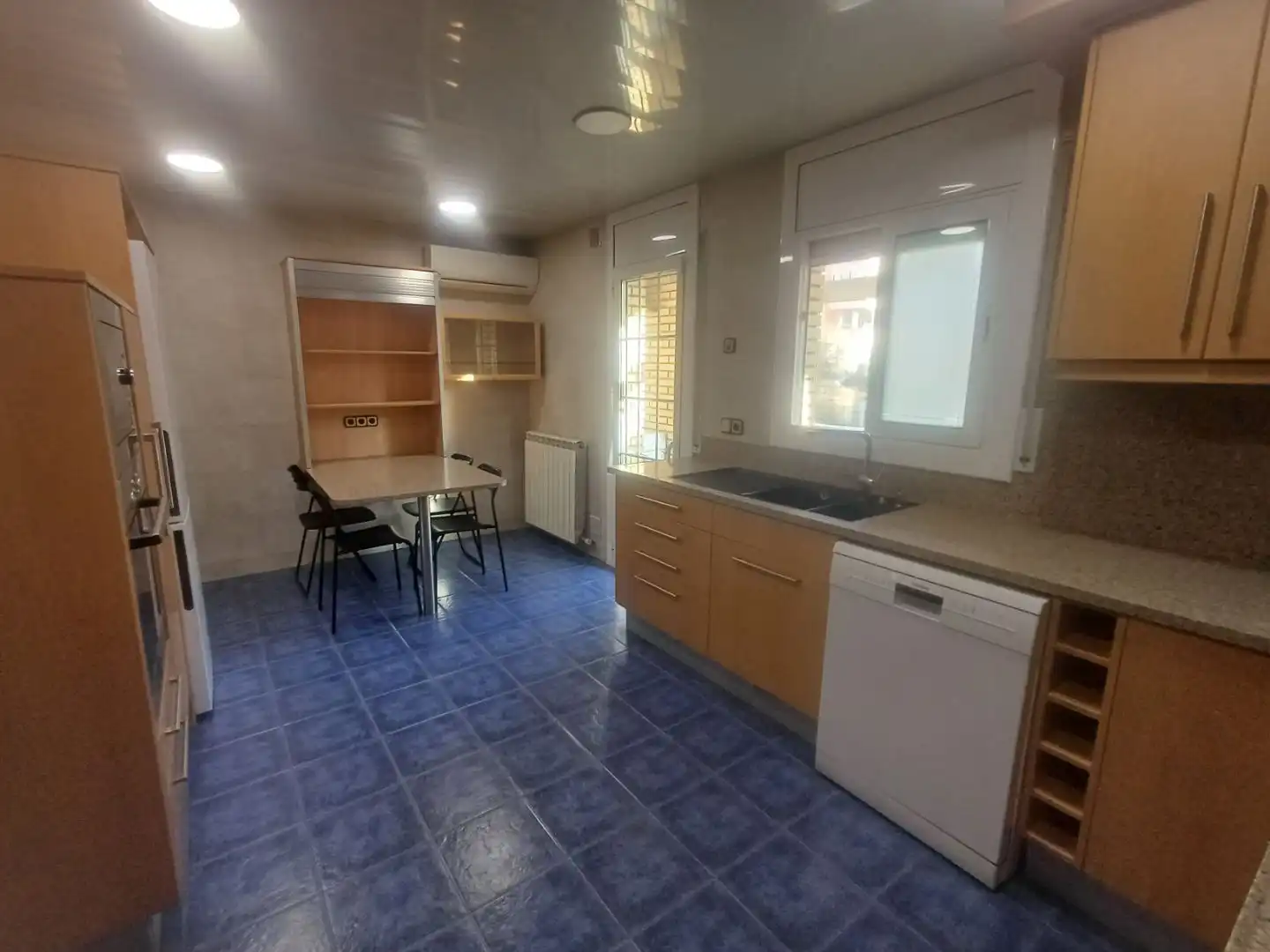 Adosado con jardín en venta en Carrer de la Pau 84, imagen 2