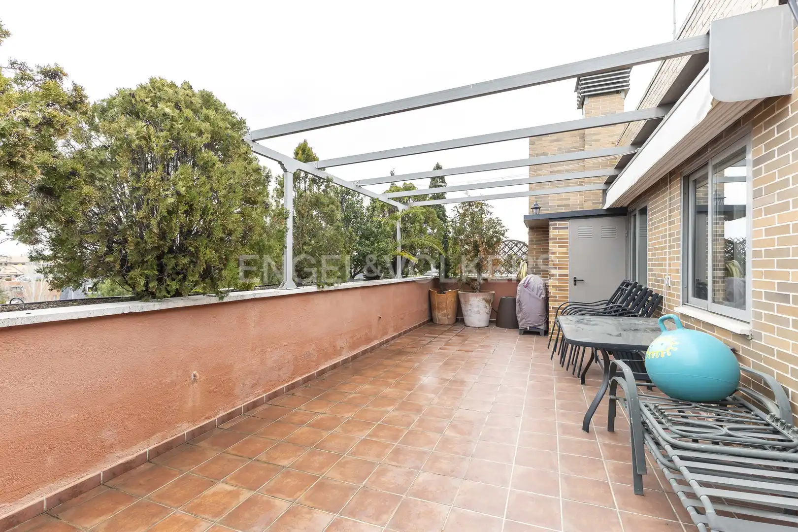 Terrasse von Maisonette zur Miete in La Moraleja mit Klimaanlage, Heizung und Privatgarten