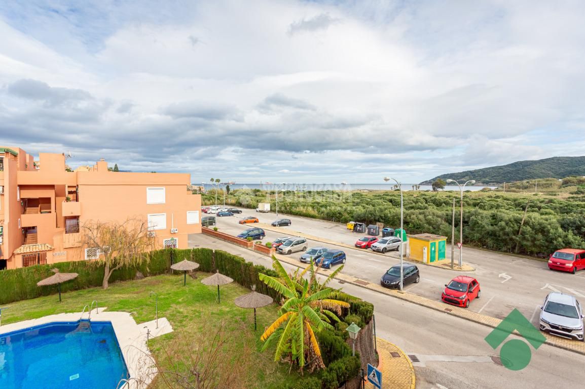 Exterior view of Flat for sale in Algeciras  with Terrace, Swimming Pool and Community pool
